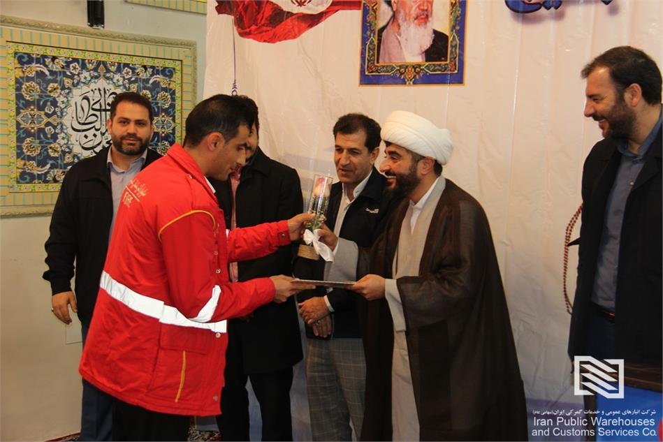 تقدیر از بسیجیان نمونه و کارکنان نمونه طرح ارزیابی عملکرد کارکنان شرکت انبارهای عمومی و خدمات گمرکی غرب