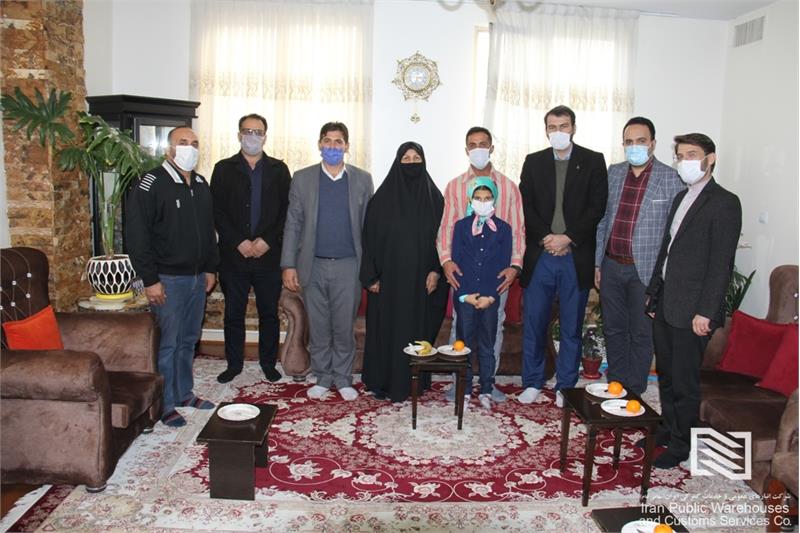 دیدار مدیران ارشد شرکت انبارهای عمومی و خدمات گمرکی غرب با خانواده همکار شهید عبدالزهرا سخراوی