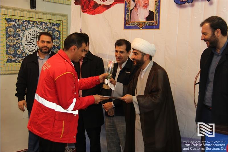 تقدیر از بسیجیان نمونه و کارکنان نمونه طرح ارزیابی عملکرد کارکنان شرکت انبارهای عمومی و خدمات گمرکی غرب