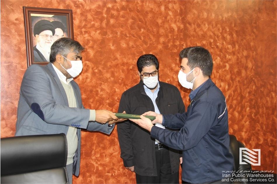 مراسم تکریم و معرفی بسیجیان نمونه سال 99 شرکت انبارهای عمومی و خدمات گمرکی غرب برگزار شد